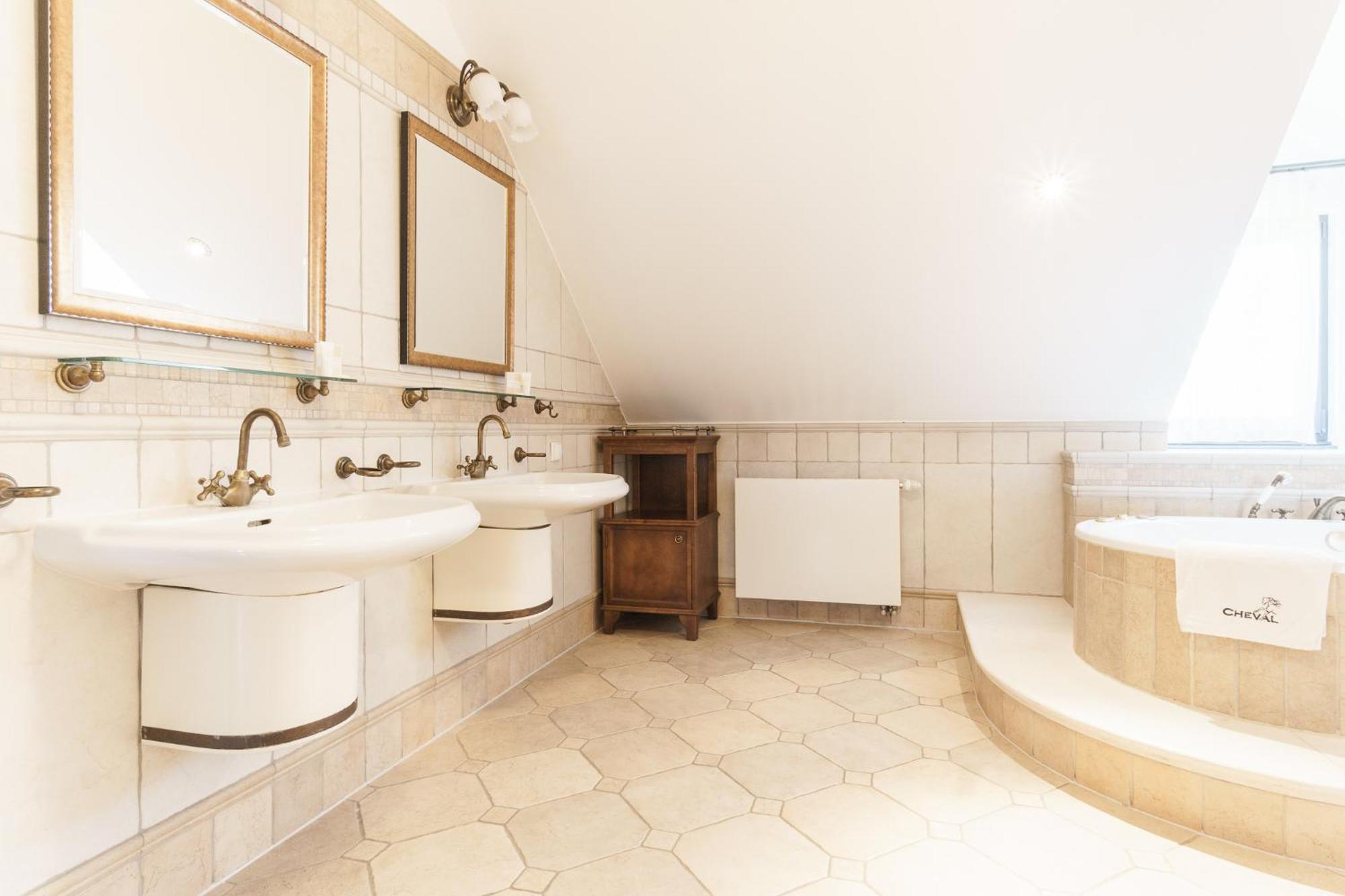 كراكوفيا Apartamenty W Dworku Cheval المظهر الخارجي الصورة