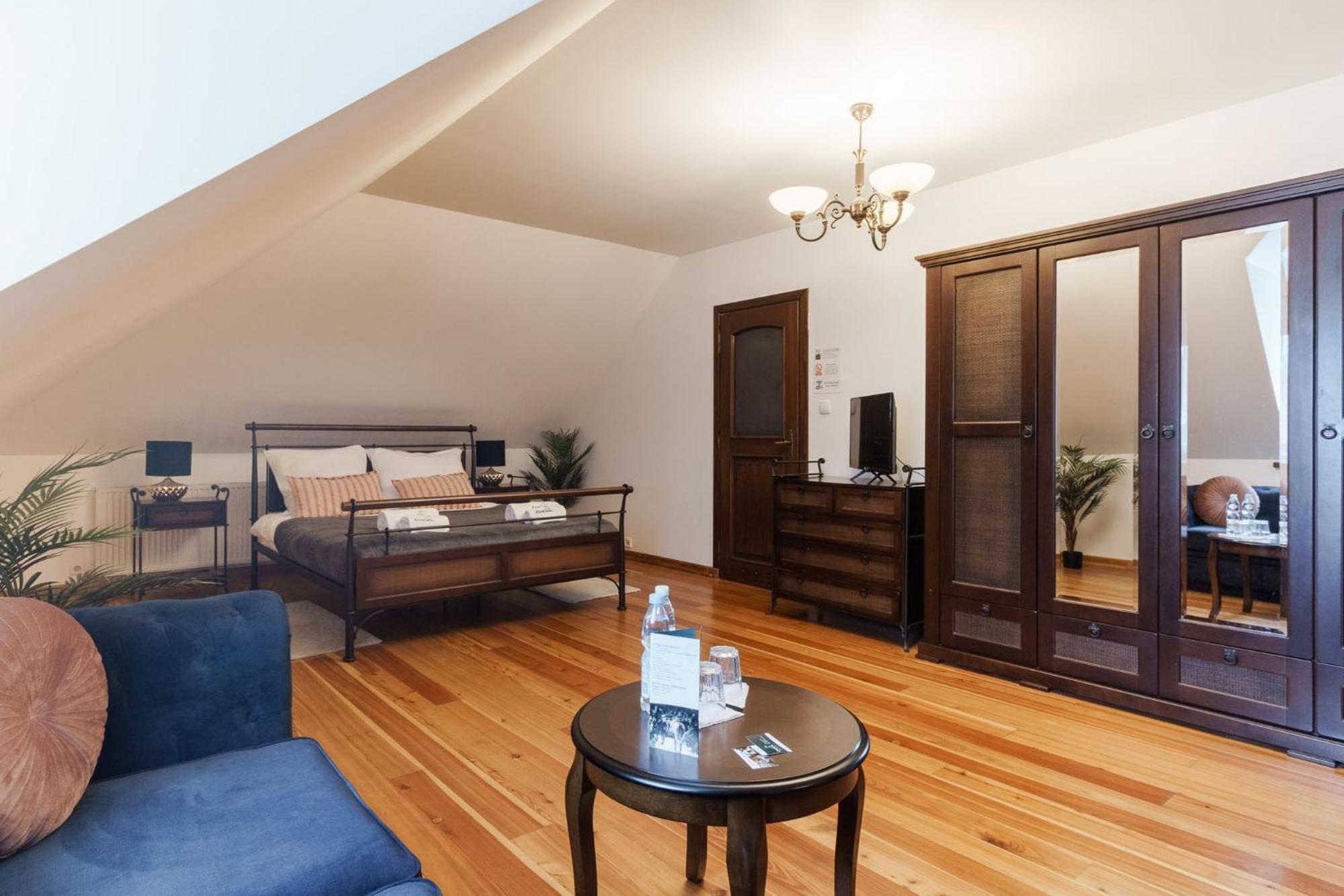 كراكوفيا Apartamenty W Dworku Cheval المظهر الخارجي الصورة
