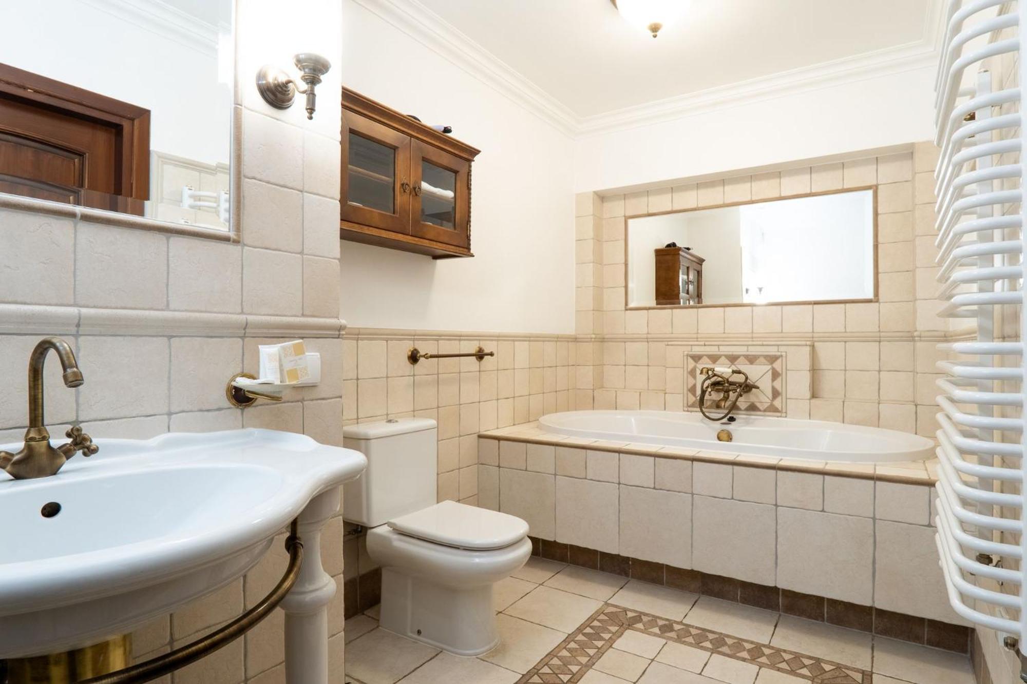 كراكوفيا Apartamenty W Dworku Cheval المظهر الخارجي الصورة
